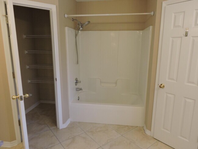 Building Photo - 328 Riverchase Blvd