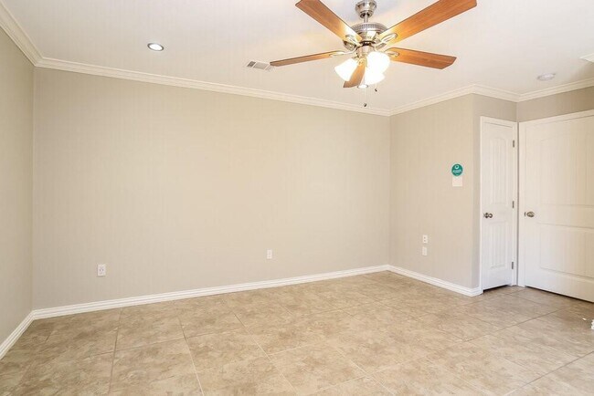 Building Photo - 10806 Clear Fork Dr