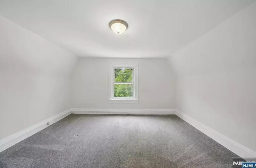 Building Photo - 9 Vincent Pl