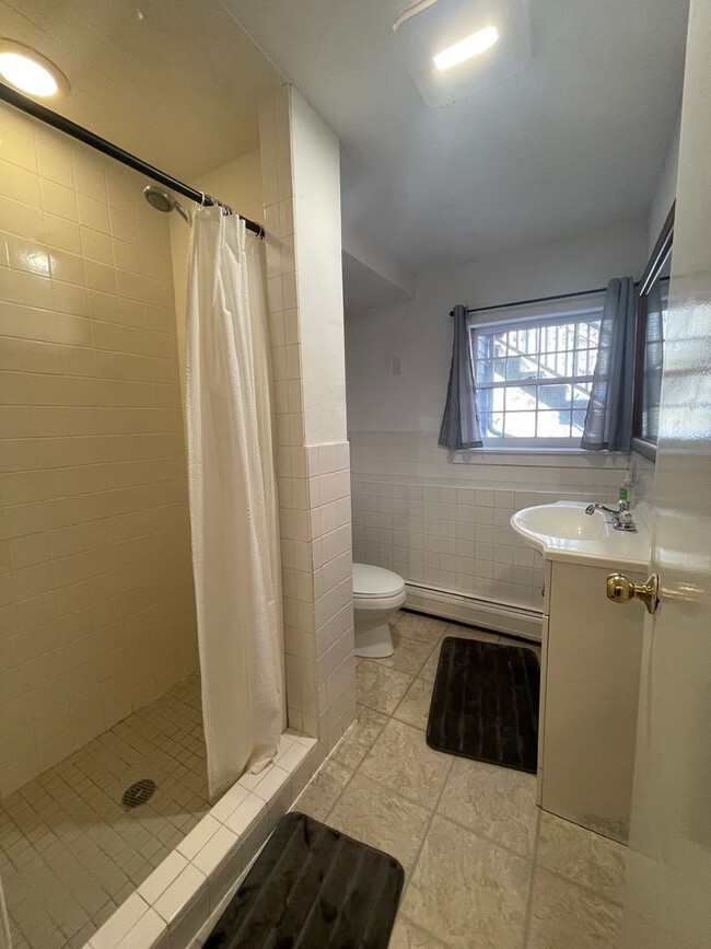 Building Photo - 182 Division St