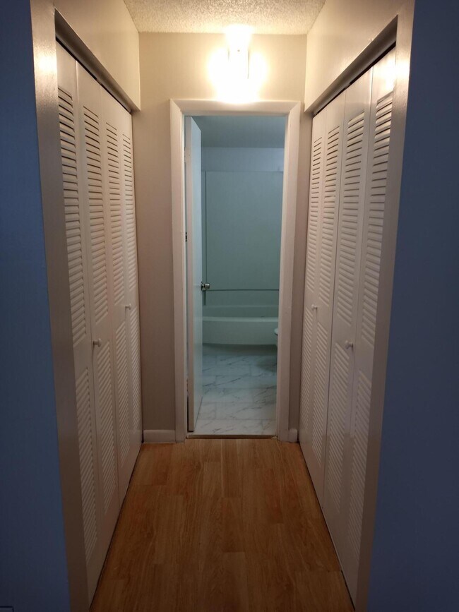 Building Photo - 2771 Riverside Dr