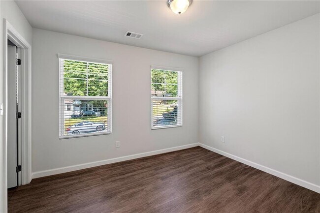 Building Photo - 1139 Lookout Ave NW