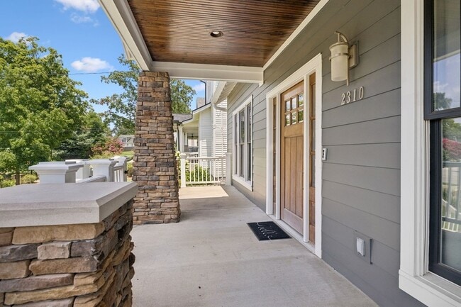 Building Photo - 2310 Vaulx Ln