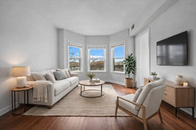 Building Photo - 2939 N Ashland Ave