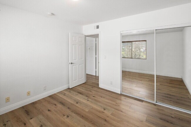 Building Photo - Stunning, Serene, 2-Bed, 2-Bath Condo in highly sought after Del Cerro area in San Diego CA