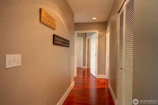 Building Photo - 2Bd/2Ba Kirkland Condo