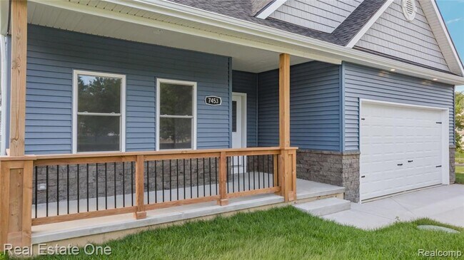 Building Photo - 7453 Village Ct
