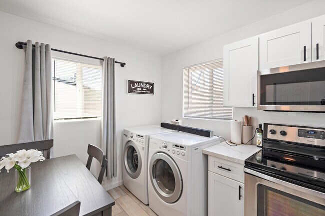 Building Photo - 2302 W Colter St