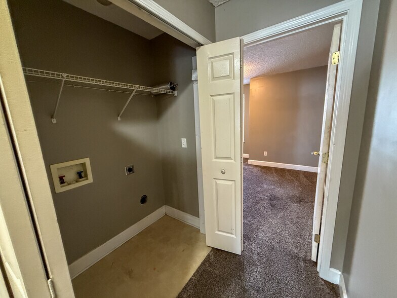 Building Photo - 210 Lantana Ct