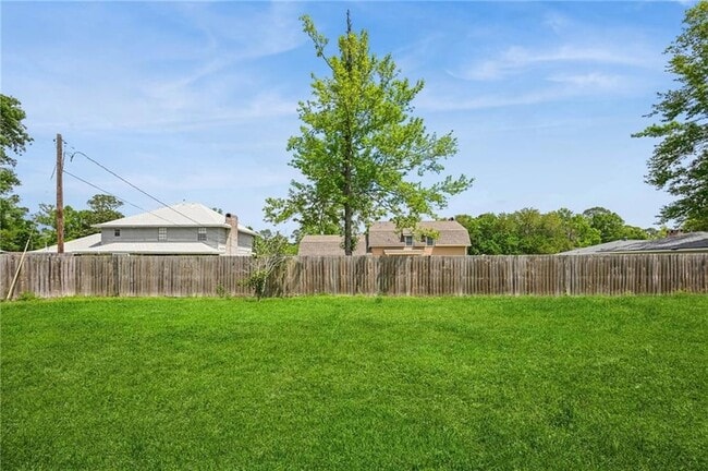 Building Photo - 208 Country Club Blvd