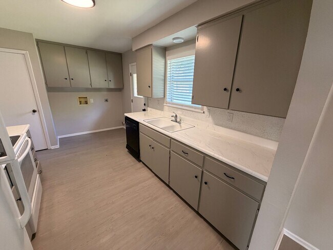 Building Photo - Walk to Torrey Park, and Live Minutes from Historic Gruene! 2/1/1 Duplex on a Corner Lot with Ref...