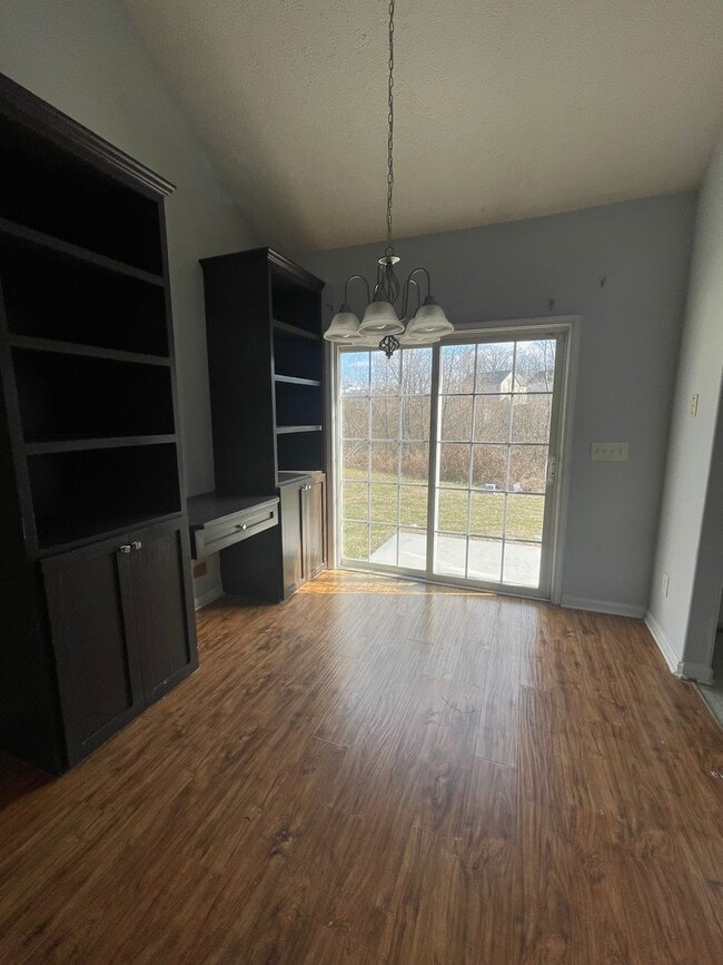 Building Photo - 4233 Sandstone Dr