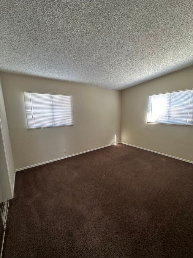 Building Photo - Cute 2 Bed 1 Bath