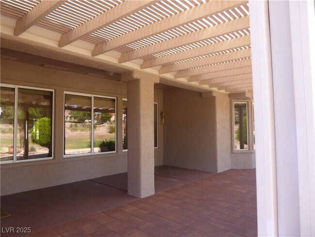 Building Photo - 2545 Youngdale Dr