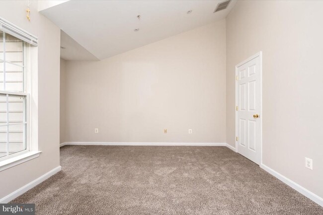 Building Photo - 77 Harbour Heights Dr