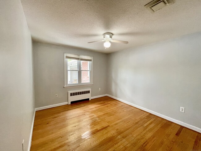 Building Photo - 25 Lindy Ln