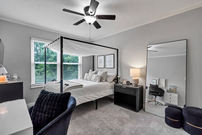 Building Photo - 2947 Meramar Dr