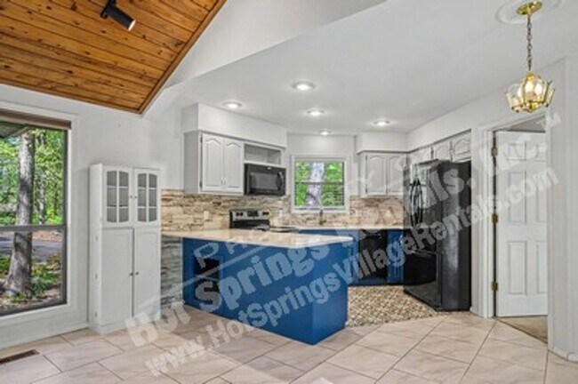 Building Photo - West Gate Area |Home |Unfurnished