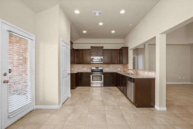 Building Photo - 16440 Pienza Dr