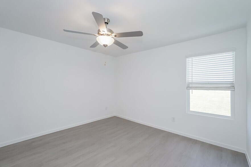 Building Photo - 2736 River Knl Ln
