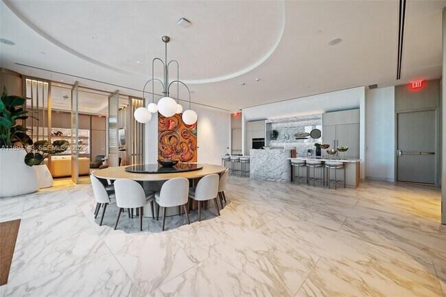 Building Photo - 900 N Ocean Blvd