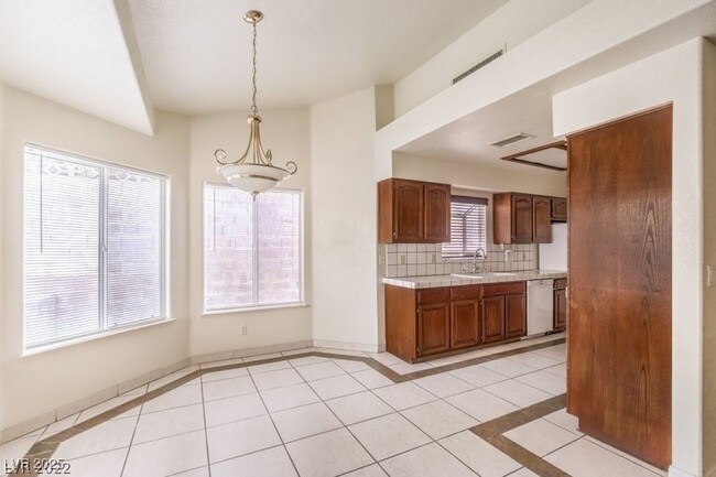 Building Photo - Gated Community, 1-Story, 3 Bedrooms Home ...
