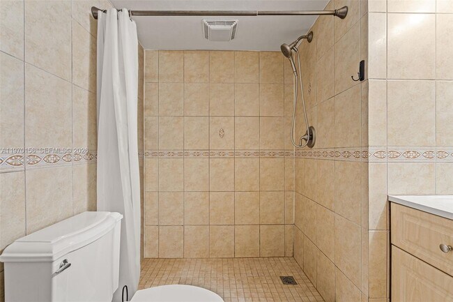 Building Photo - 3703 NE 166th St