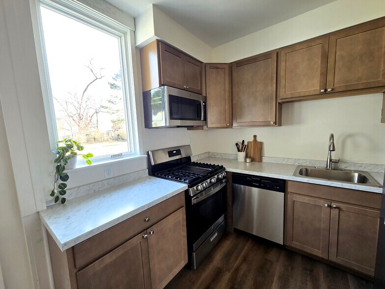 Building Photo - 100 Melvin Ave