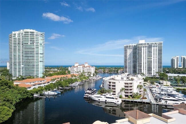 Building Photo - 19901 E Country Club Dr