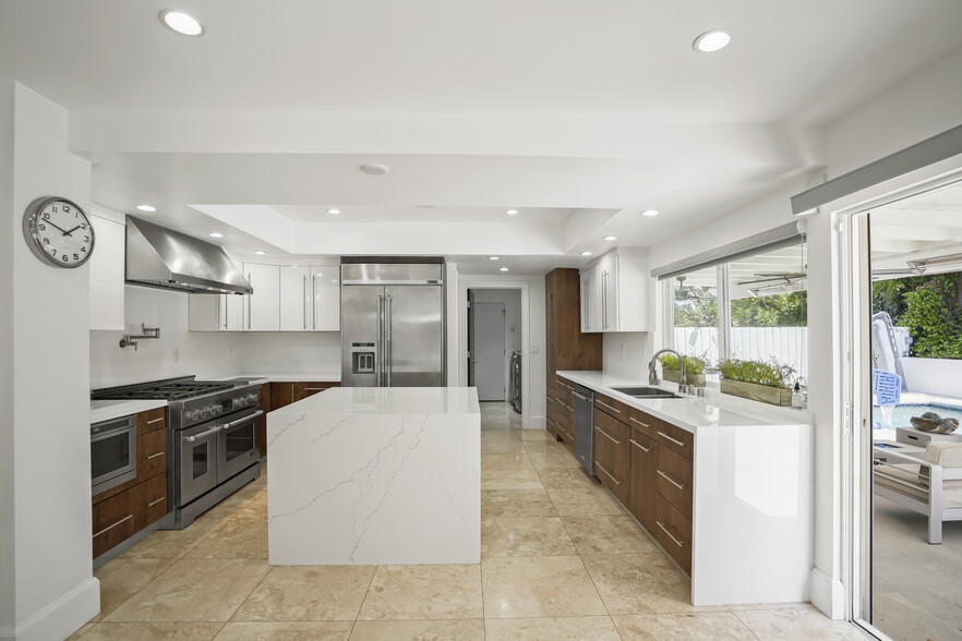 Building Photo - 16544 Park Lane Dr