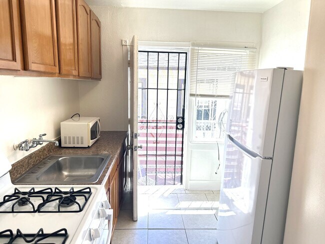Building Photo - 2648