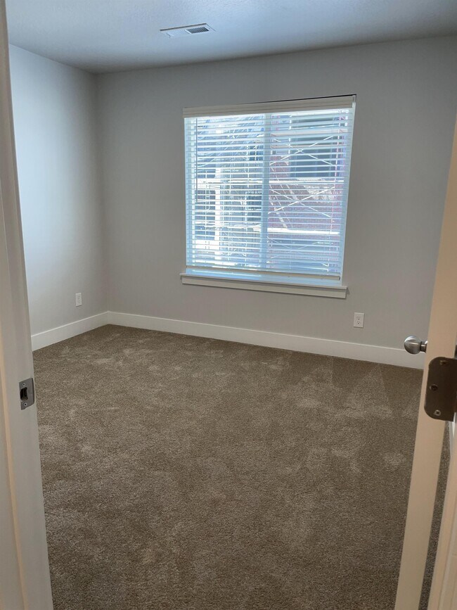 Building Photo - 3628 W Canyon Falls Dr