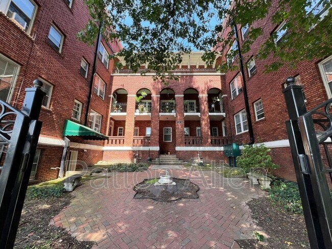 Building Photo - 116 E Chestnut St