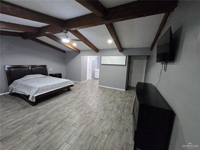 Building Photo - 12 E Tulipan Ave