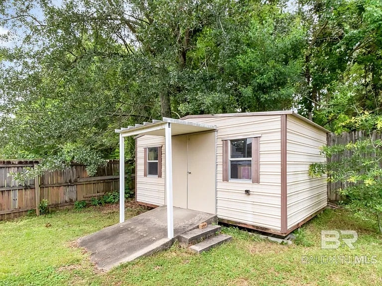 Building Photo - 8816 Spring Grove N