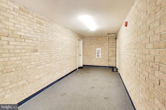 Building Photo - 8205 Whispering Oaks Way