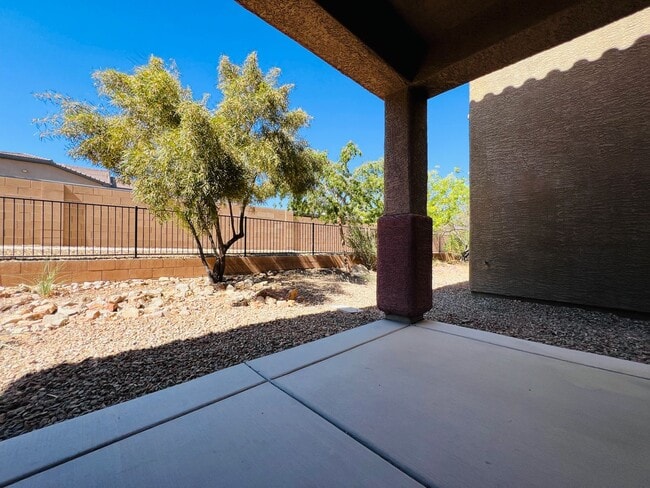 Building Photo - Blue Diamond & Durango 2-story, 3 Bedroom + Den SW home ready for immediate move in!