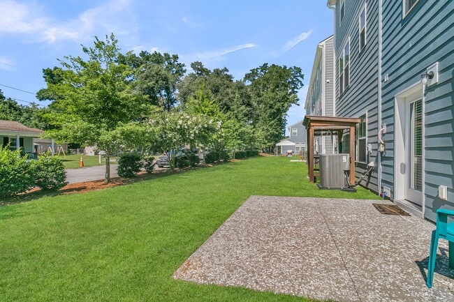 Building Photo - 1247 Tice Ln
