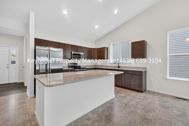 Building Photo - Spacious 3BR Home with Open Floor Plan, Walk-In Closet & Patio