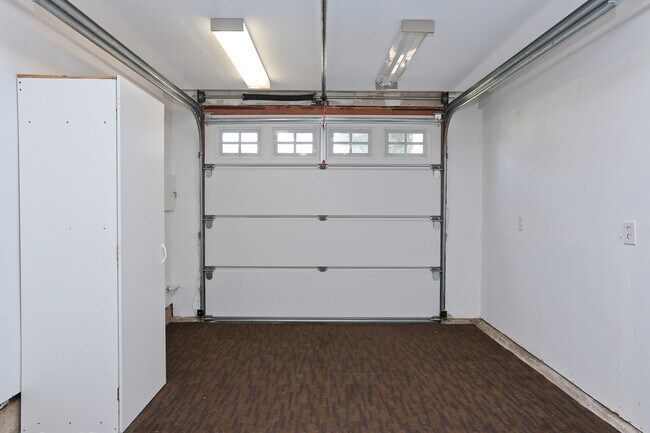 Building Photo - Charming 1 Bed 1 Bath Los Altos Cottage on...