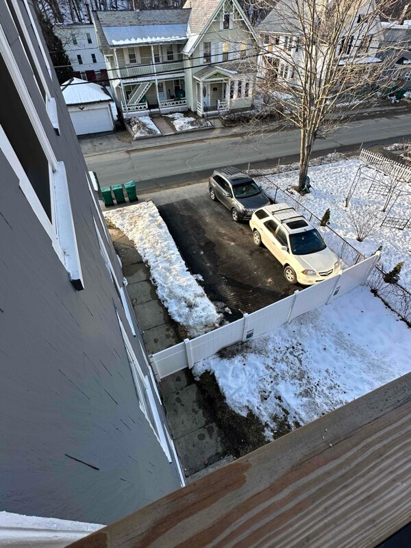 Building Photo - 348 Rollstone St