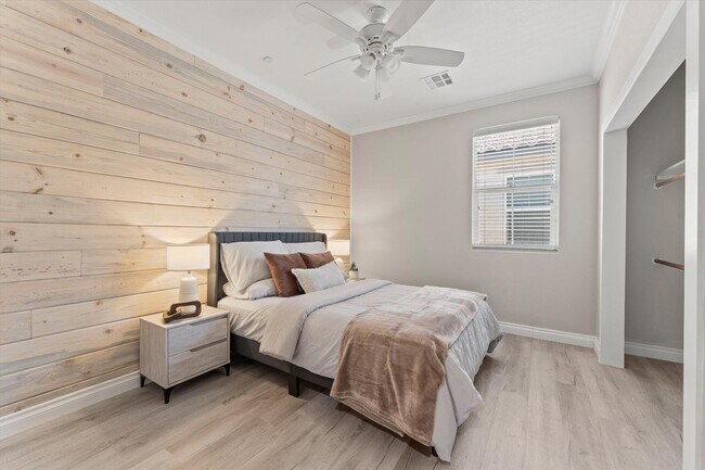 Building Photo - Luxe Sunset Retreat