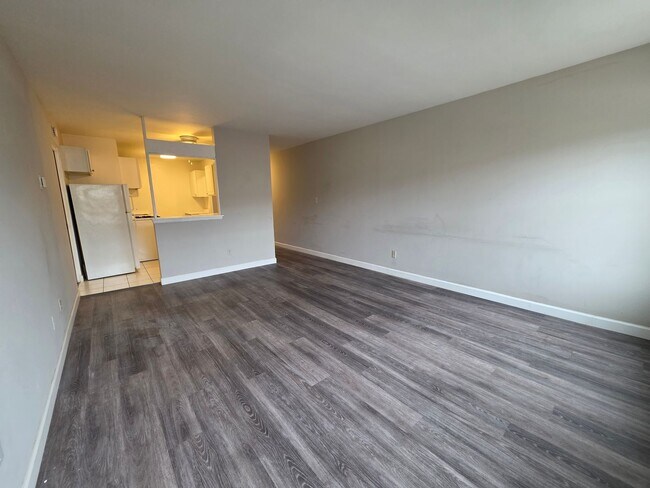 Interior Photo - 3069 N Oakland Ave