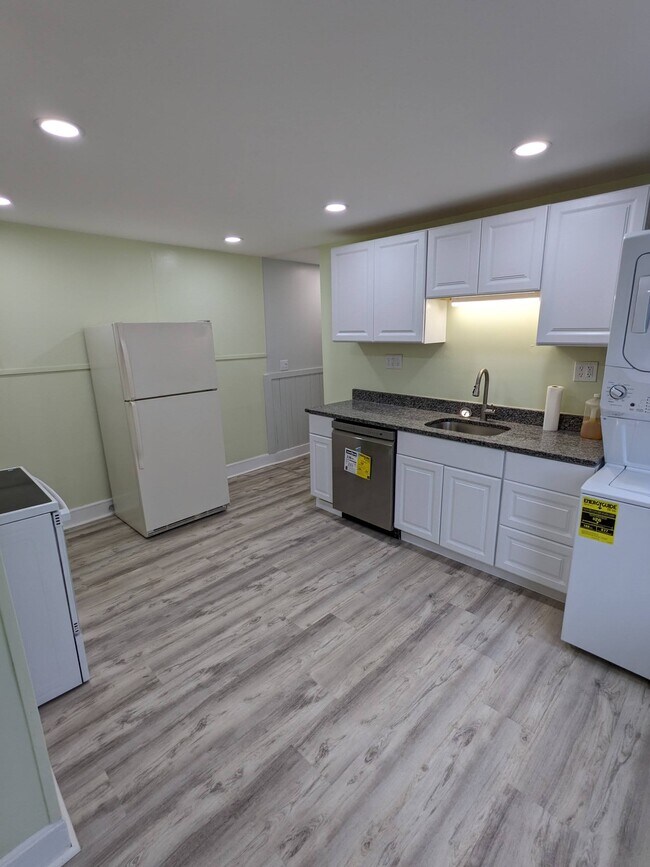 Building Photo - 23 Middle St