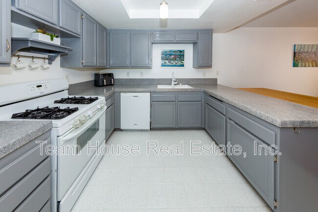 Building Photo - 25146 Steinbeck Ave