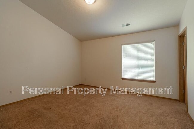 Building Photo - 865 NW Ivy St