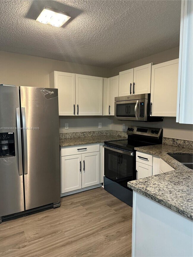 Primary Photo - 3200 Sabal Palms Ct