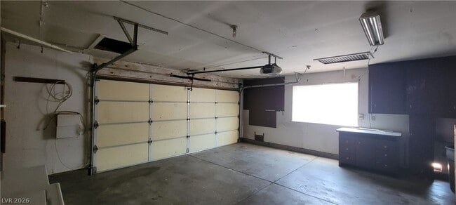 Building Photo - 6520 Dinning Ave