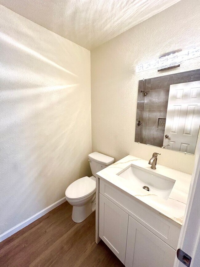 Building Photo - **COMING SOON** Newly Renovated 3 Bedroom ...