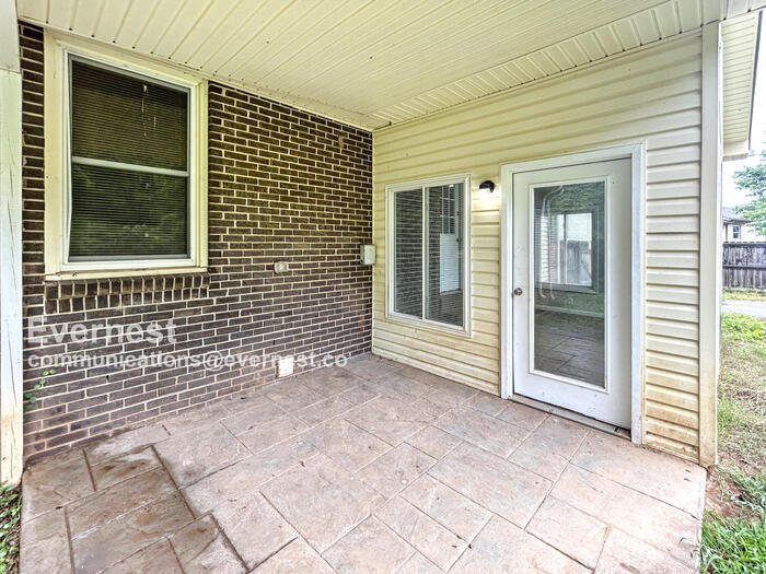 Building Photo - 305 Shirley Rd
